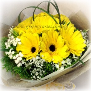 HB07070-LLGRW-10 Yellow Gerbera hand bouquet